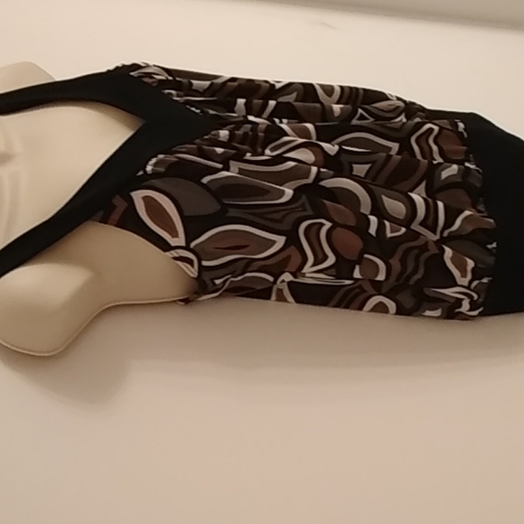 Suzy Shier, V-Neck Top - Picture 2 of 4